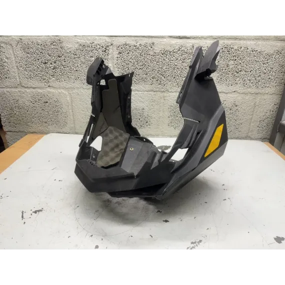 Buk forran Ski Doo